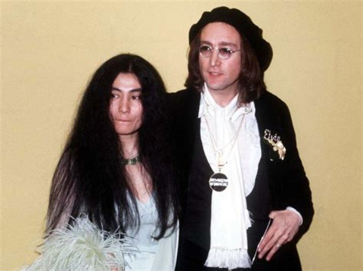 
Alleged Relationship Between John Lennon and a Teenage Assistant, Set Up by Yoko Ono 